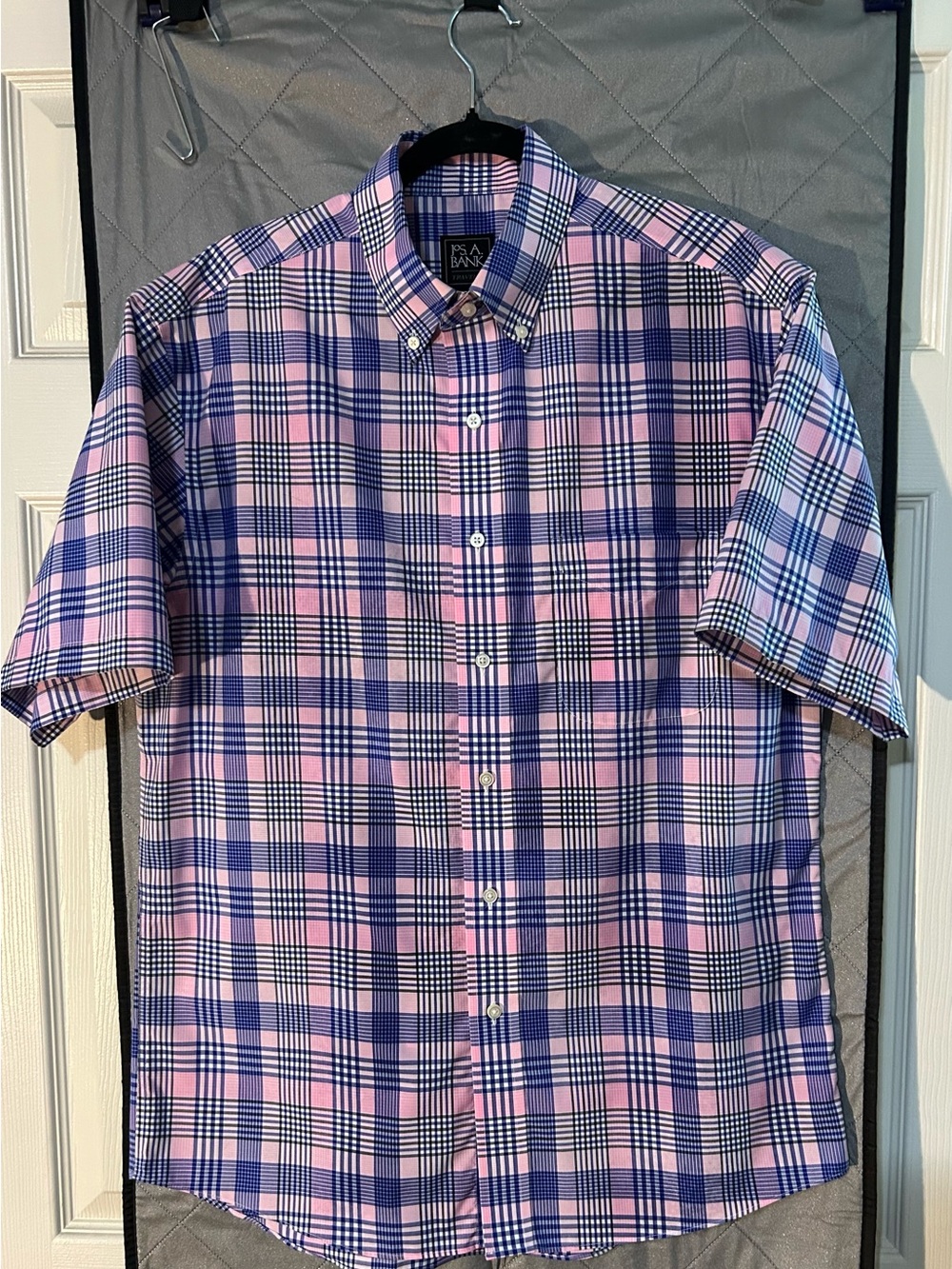 Jos A. Bank Traveler Men’s Pink Blue Plaid Short Sleeve Button Down Cotton Shirt